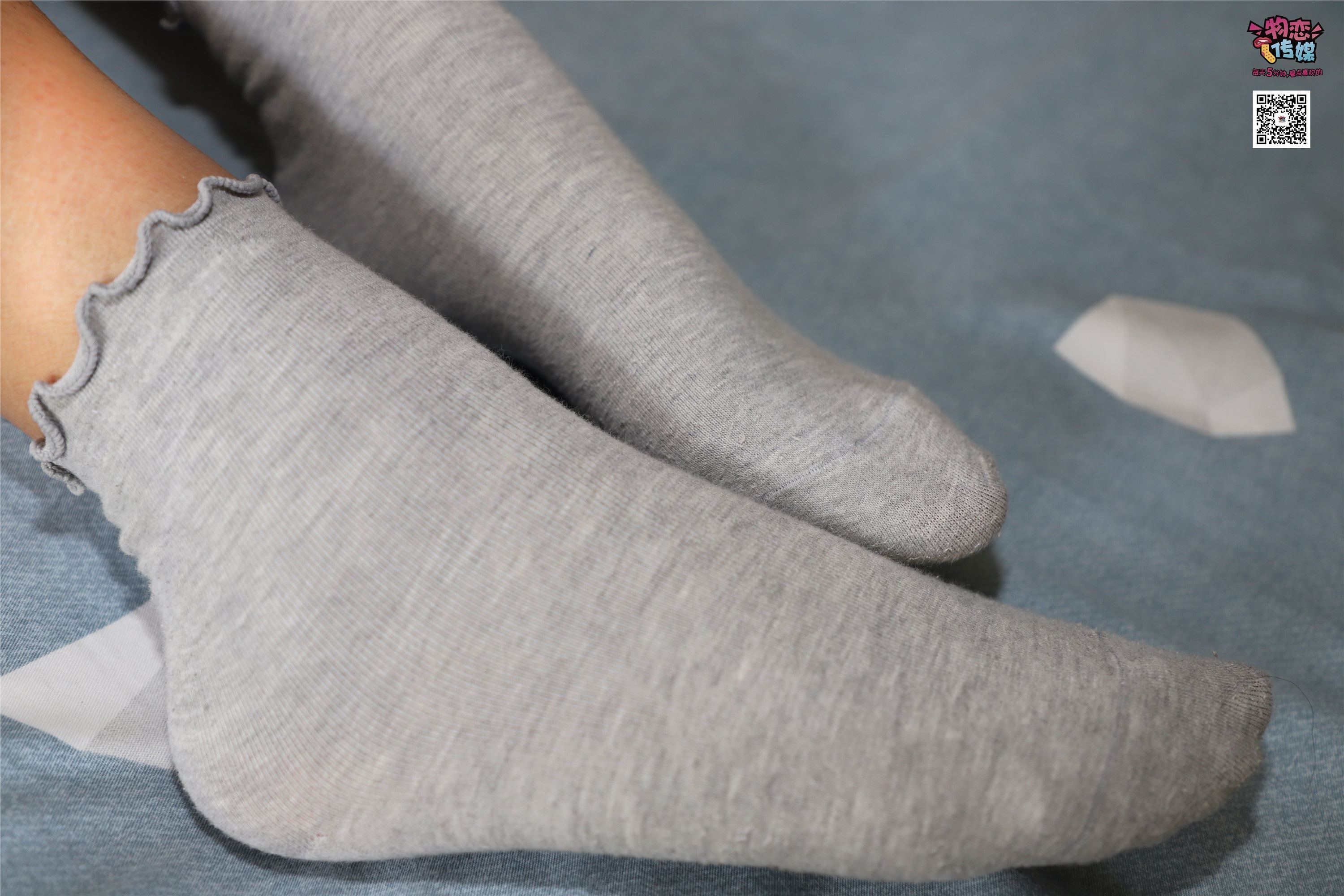 物恋传媒 No.005 JK制服高中小姐姐，棉袜加丝袜